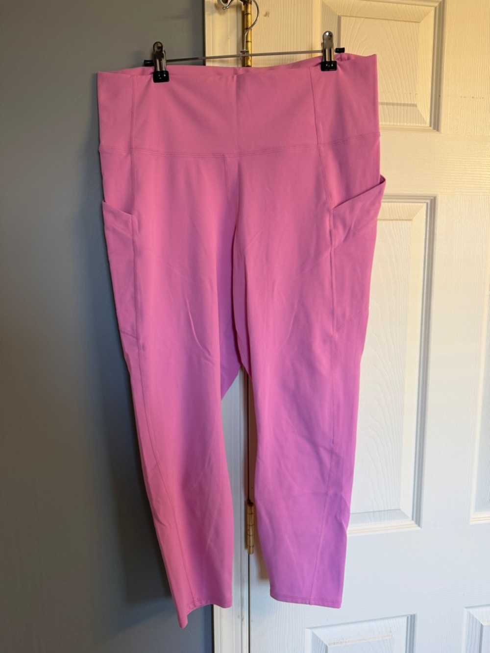 Fabletics Bubblegum Pink High-Rise Pocket Leggings